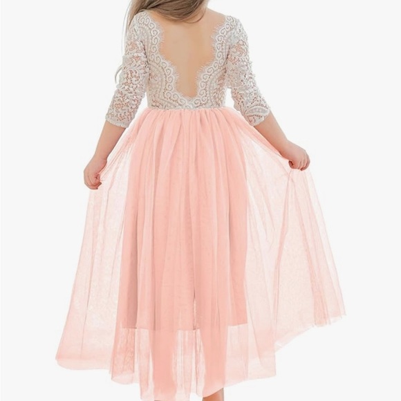 Elegant Lace and Tulle Dress - Picture 2 of 4